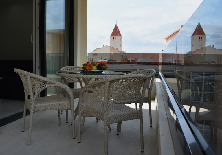 Villa Jakov- Apartman 101 s 1 spavaćom sobom i balkonom (3 osobe)